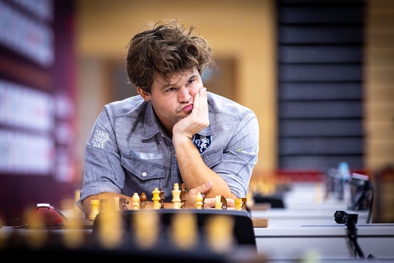 Carlsen renueva la corona del Mundial Relámpago tras dos remontadas épicas