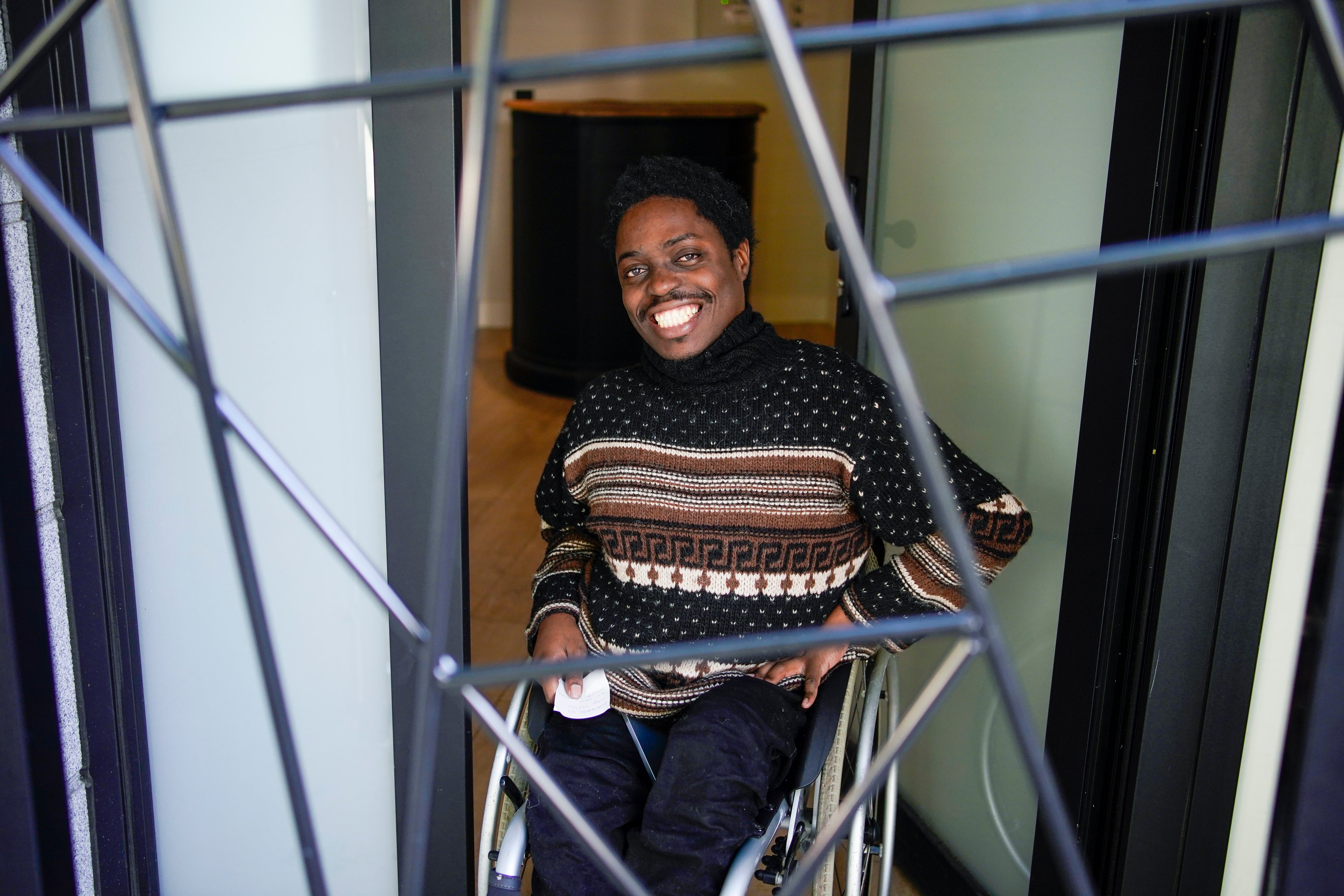 Isis Hembe, rapero y activista angoleño: “En África tenemos una crisis crónica de identidad”