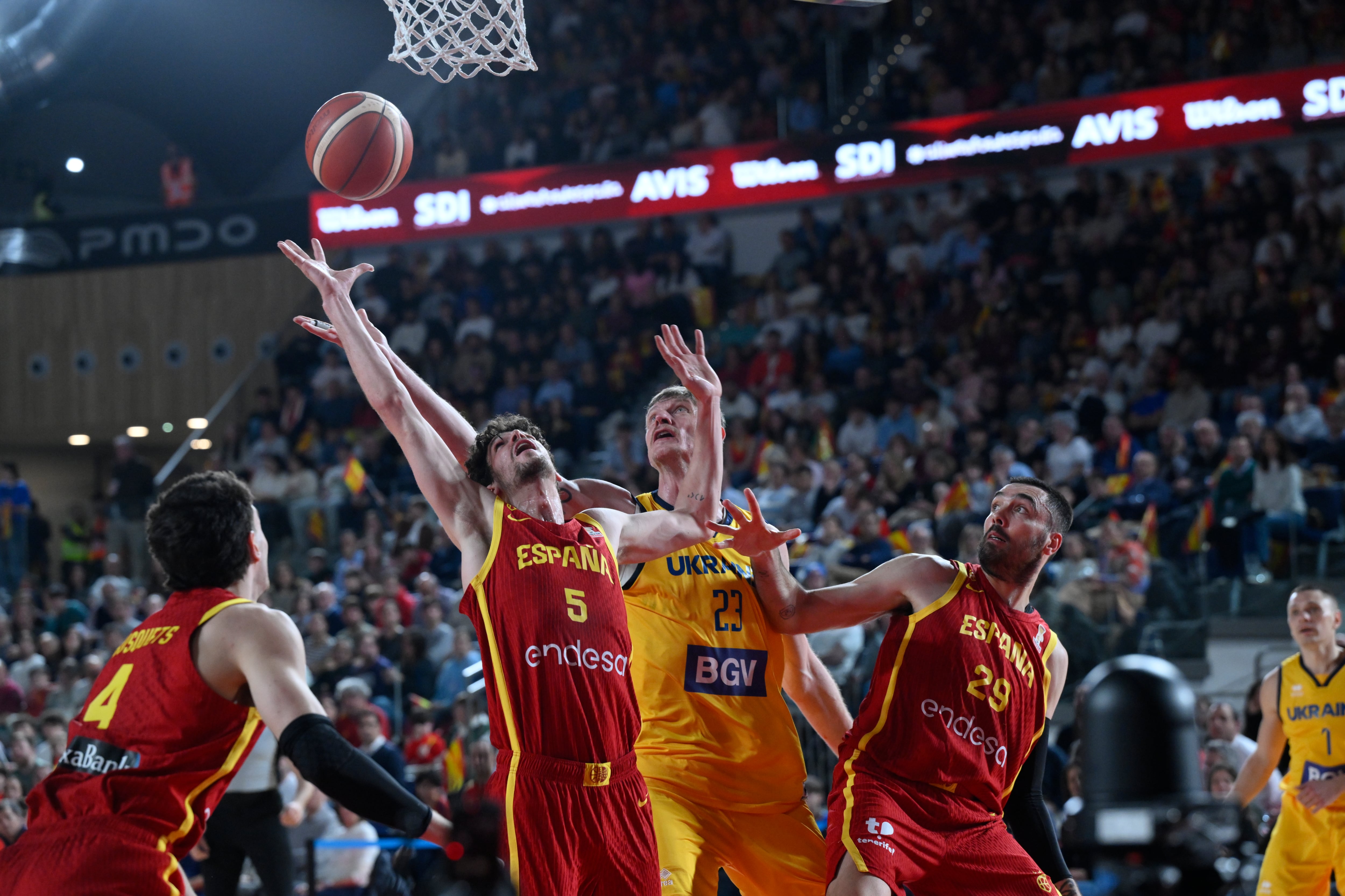 La España de Chus Mateo avanza con paso firme en Oviedo