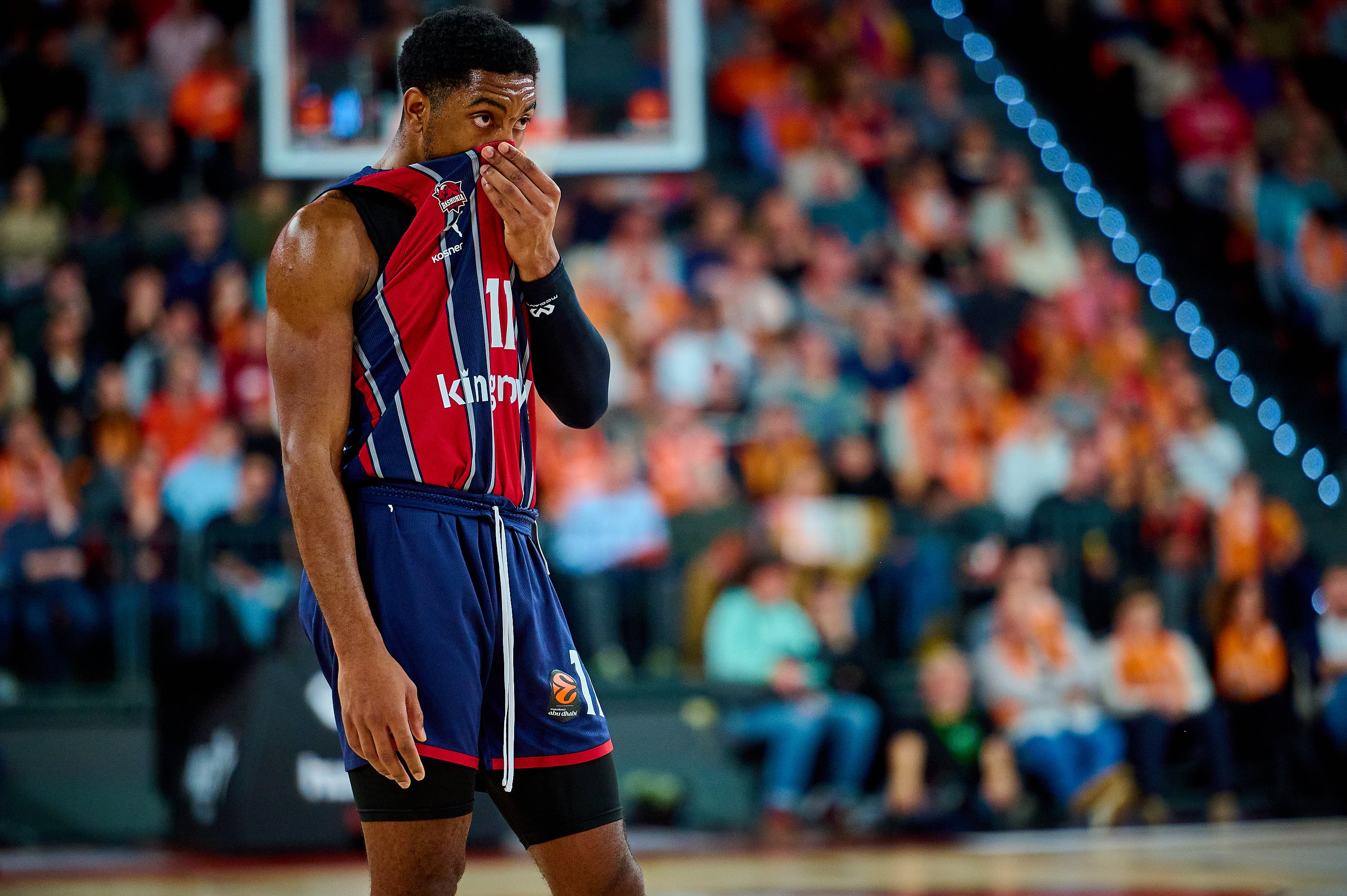 Un descomunal Obst destroza con 37 puntos al Baskonia, que no gana a domicilio en la Euroliga desde hace más de un año