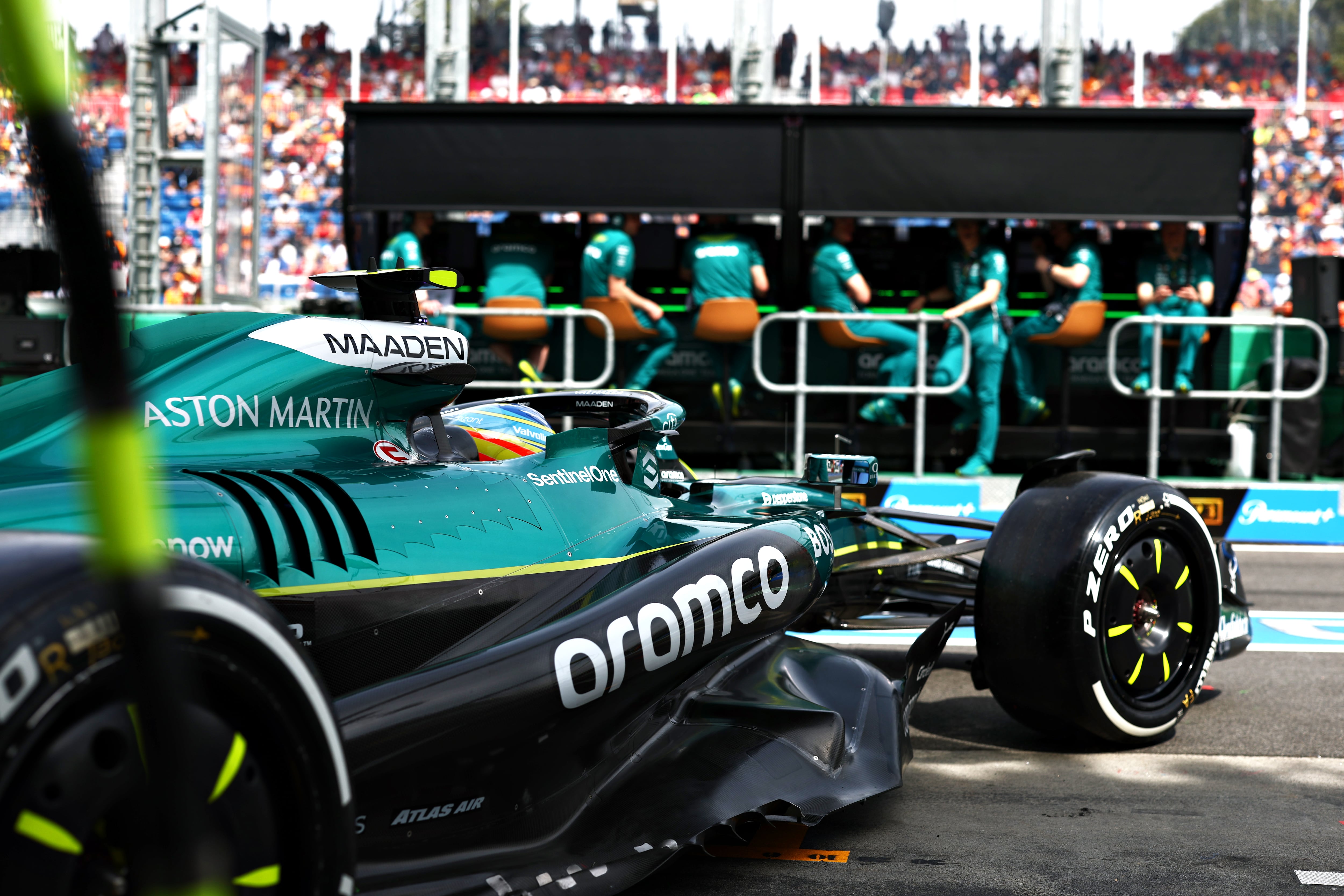 La Fórmula 1 arranca este viernes sin toque de queda y tras un enorme esfuerzo logístico para sortear el conflicto en Oriente Próximo