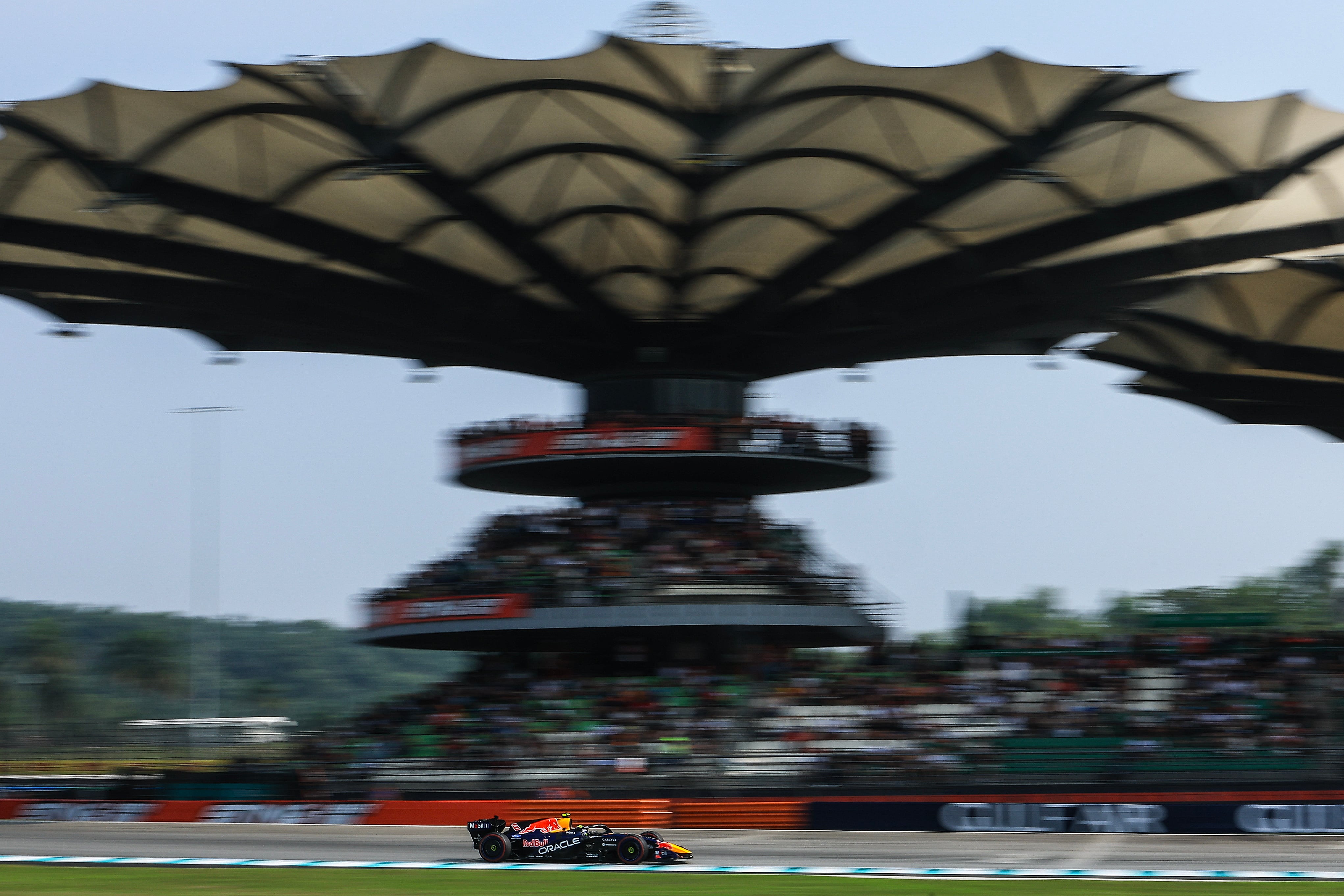 Max Verstappen se lleva el GP de Bahréin por delante de Antonelli; Alonso, octavo