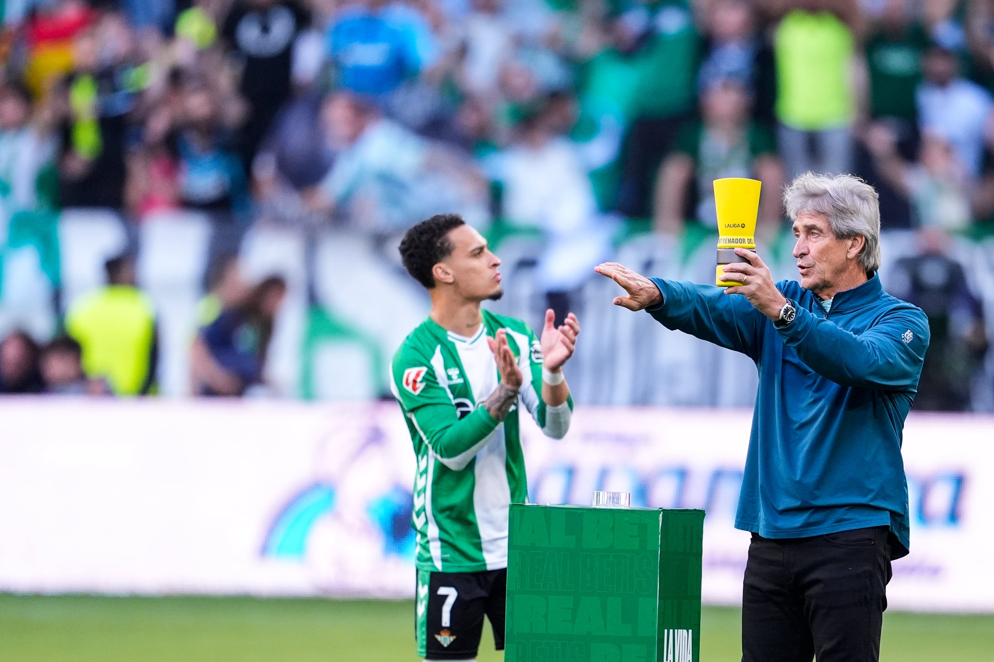 Pellegrini contra Rafa Benítez, dos de los entrenadores más veteranos de la Liga Europa se citan en el Panathinaikos-Betis