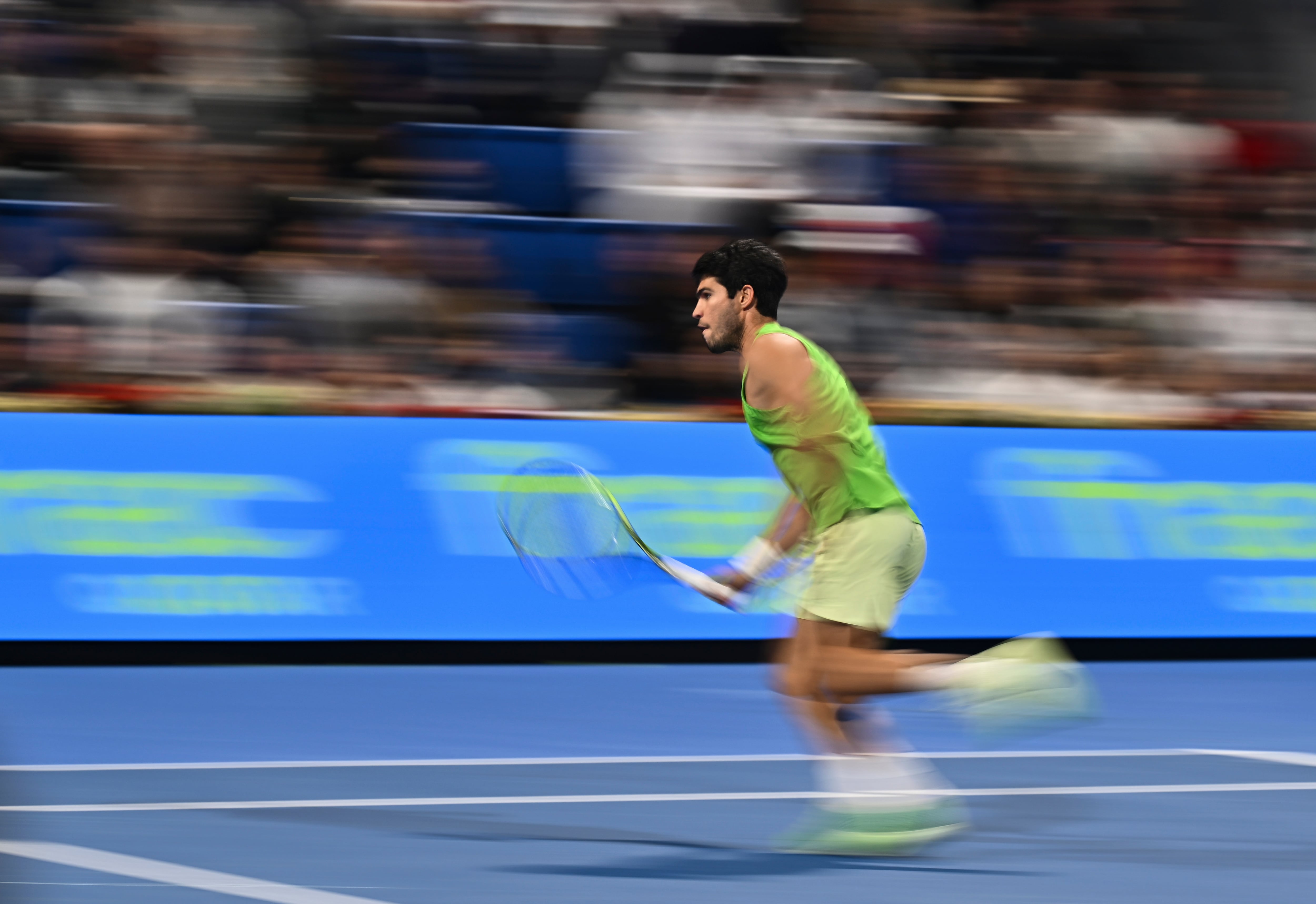 Piernas, pulmones, mosqueo y remontada: Alcaraz culmina la demolición de Khachanov